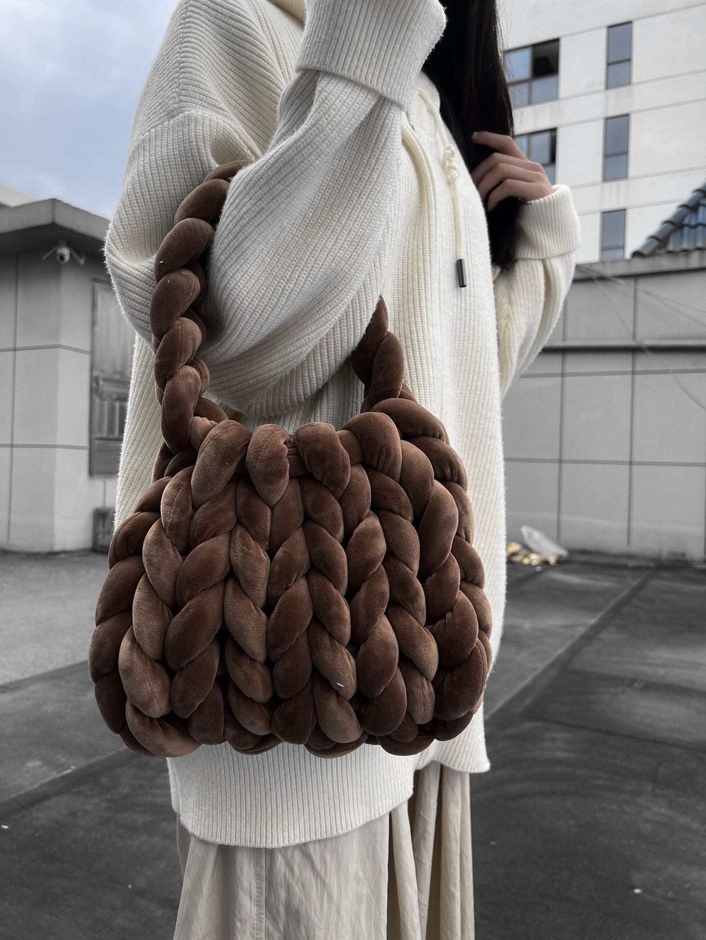 DIY hand woven crystal velvet core spun yarn woven hand-held mailman bag